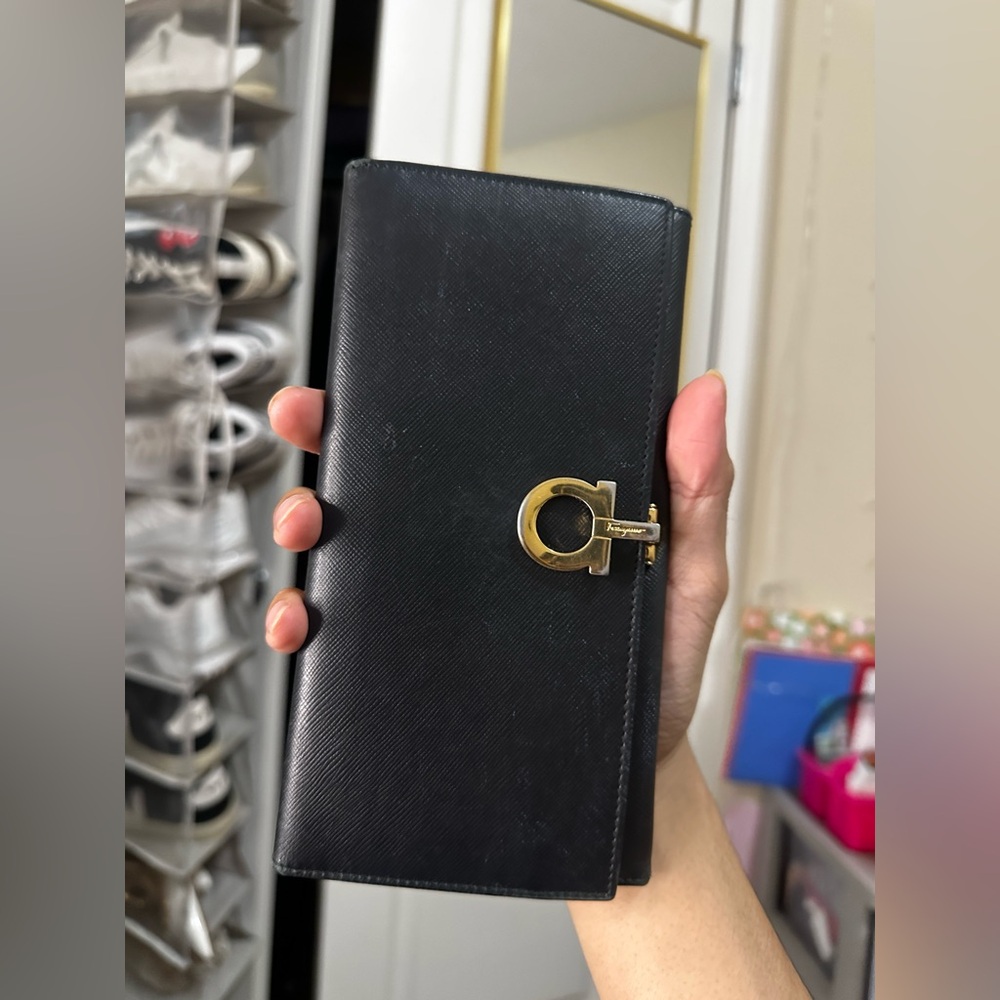 Auth Ferragamo Gancini Bi-fold